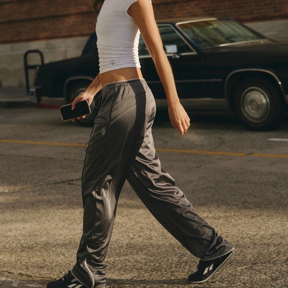 #291 NWT Free People Roll With It Pants in Gun Metal - Picture 3 of 5